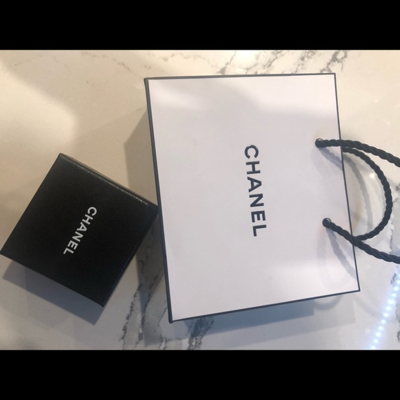 SOLD! vintage Chanel perfume earrings - Picture 7 of 8